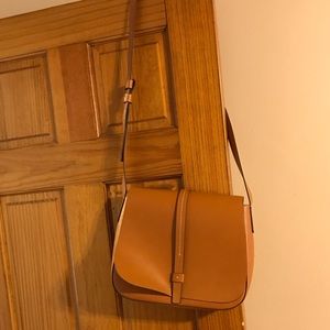 Gap Crossbody Saddle Bag
